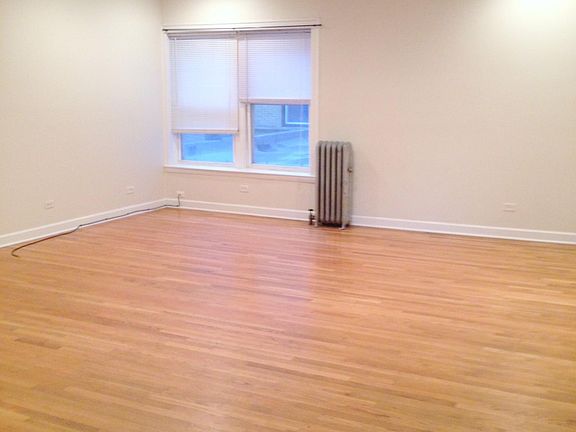 3rd image of 3920 N Pine Grove Ave #2TT