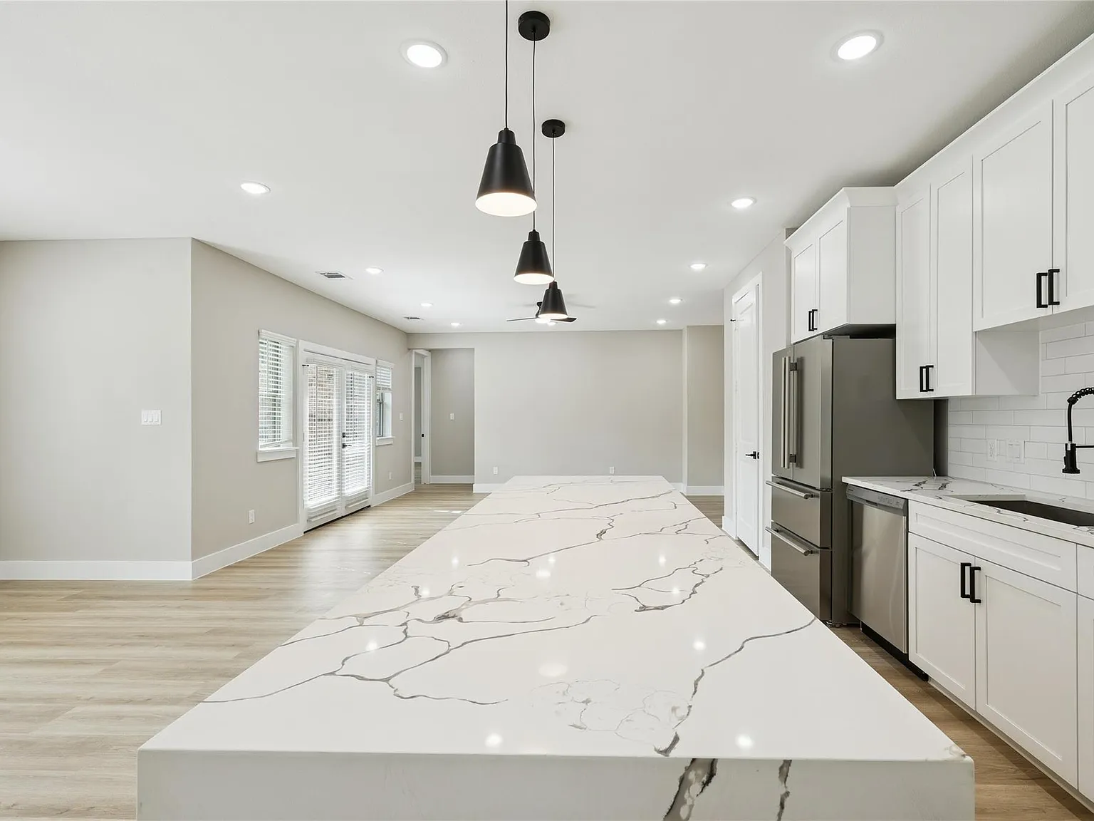 3 bed, 2.5 bath, 2125 sqft, $2,700 — Photo 4