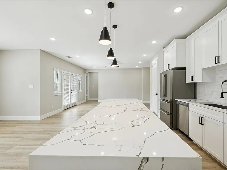 2618 Martinas Ct — Photo 2