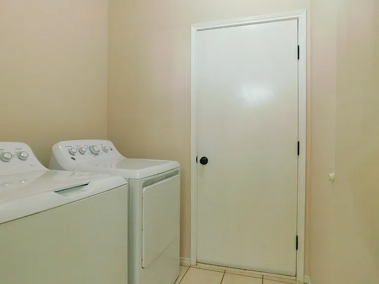 7917 Seven Oaks Ln — Photo 29
