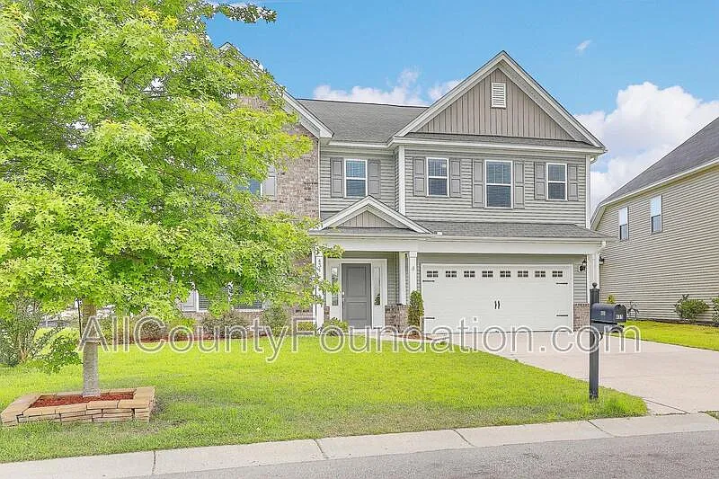 5 bed, 3.0 bath, 4346 sqft, $3,395 — Photo 2