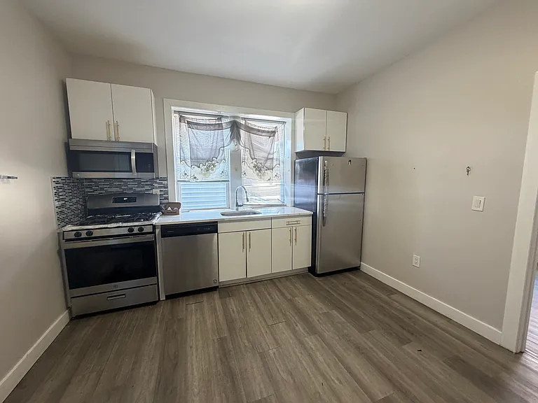 332 61st St #4B — Photo 1