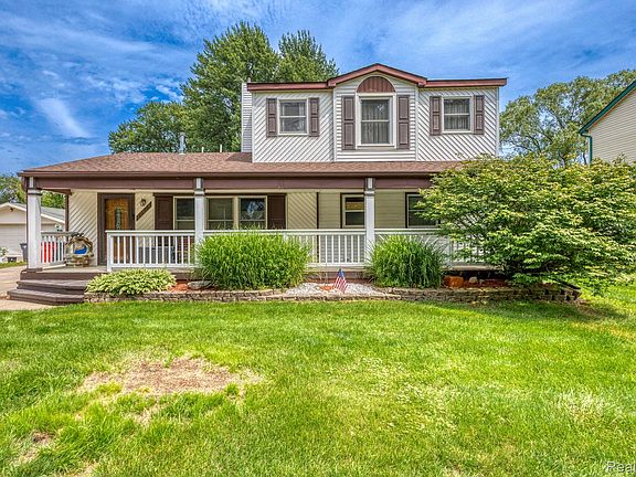 3rd image of 39076 Winkler St