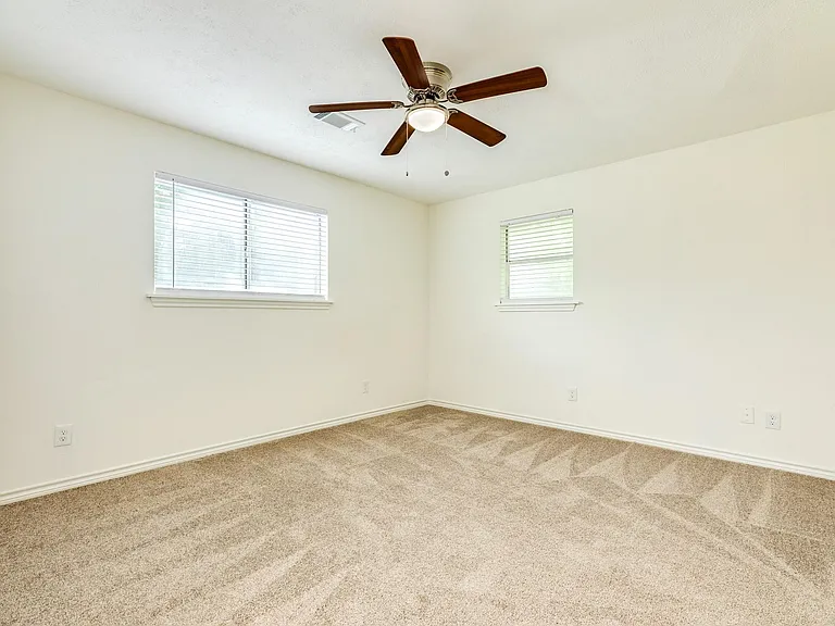 408 Gardenia St — Photo 13