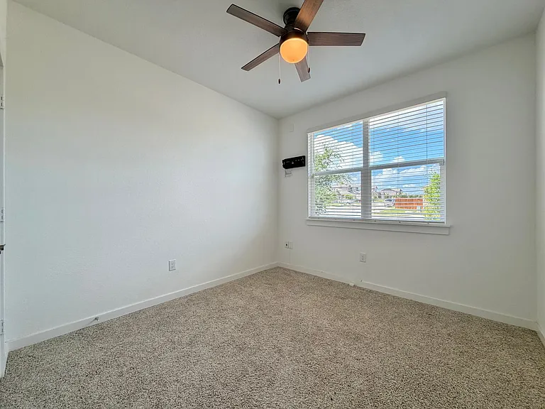 2901 Louris Ln — Photo 19
