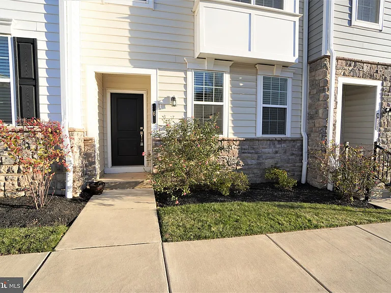 6 Manchester Dr — Photo 3