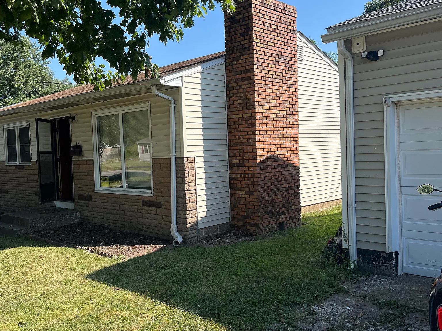 2 bed, 720 sqft, $1,200 — Photo 2