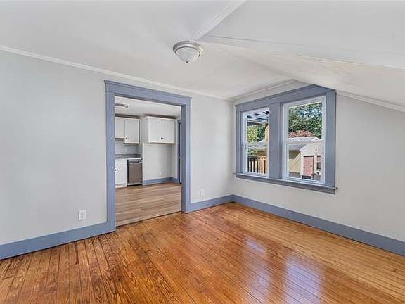 5th image of 209 Wood St Floor 2