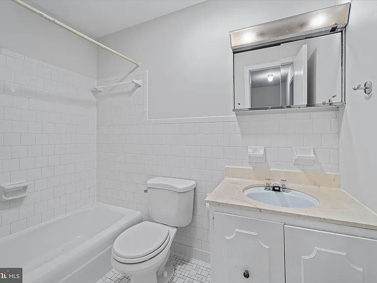 3885 Chain Bridge Rd — Photo 32