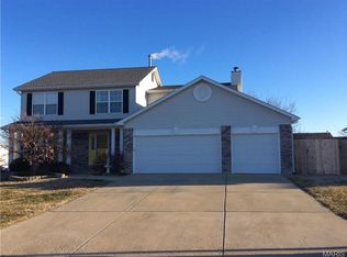 1176 Warm Winds Dr, O'Fallon, MO 63366