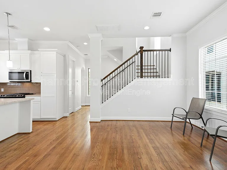 8239 Cambridge St — Photo 5