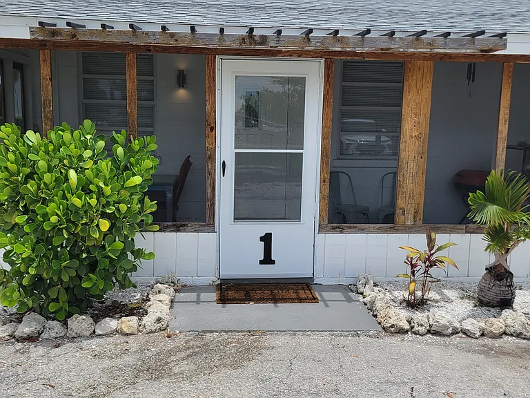 10117 Cortez Rd W — Photo 1