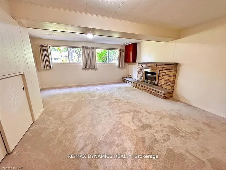 32 Mississauga Rd #LOWER — Photo 8