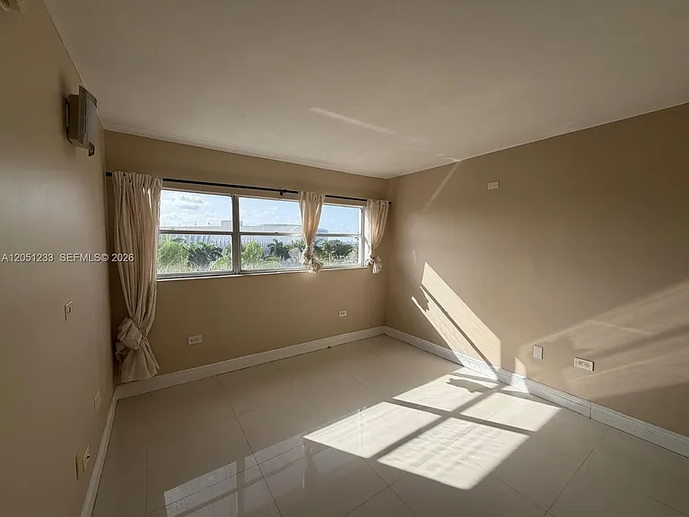1881 Washington Ave #6A — Photo 11