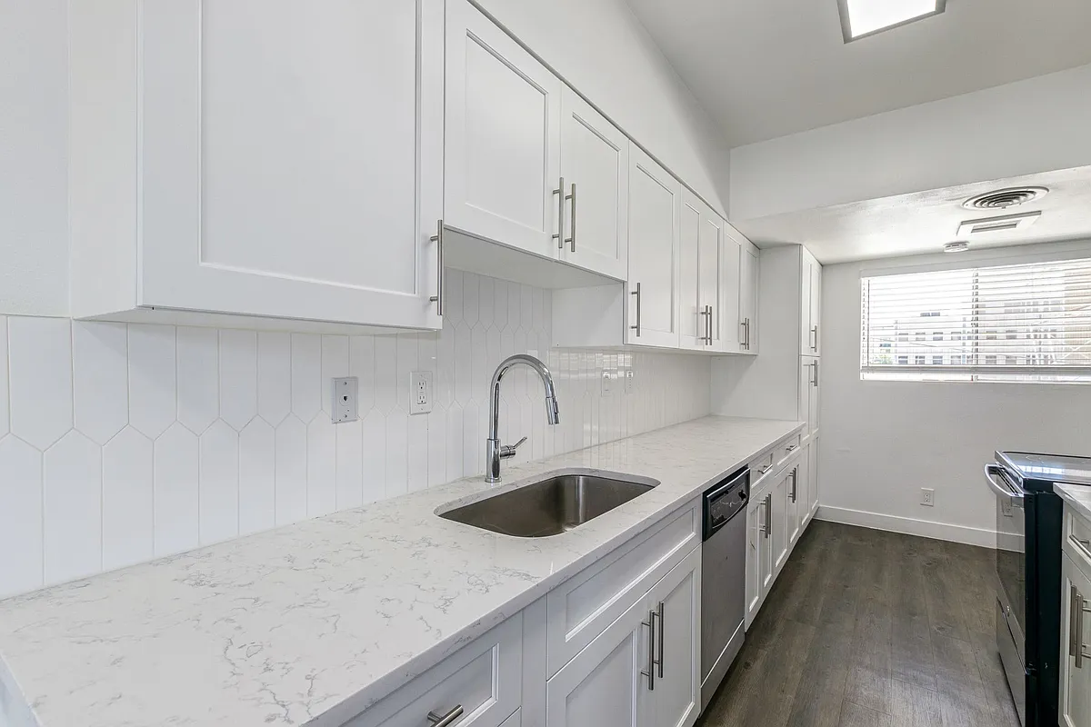 Building Photo - The Shorewood Apartments