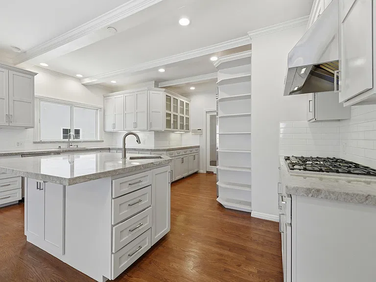 1506 Vancouver Ave — Photo 12