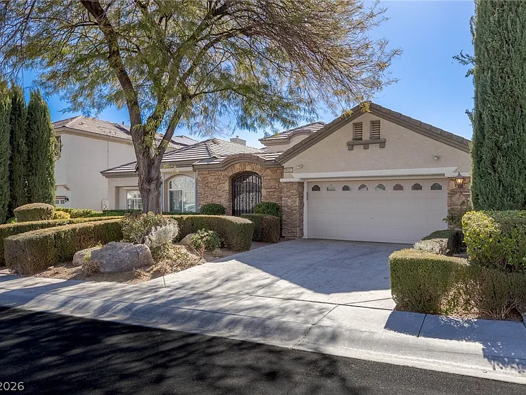 9421 Queen Charlotte Dr — Photo 2