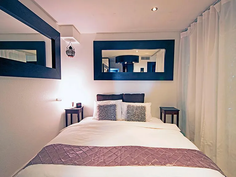 Bedroom 3: with 1 King or 2 Twins