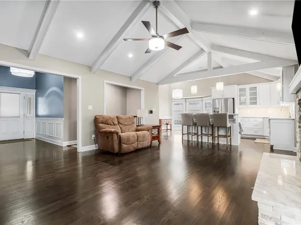 4075 SW Royale Ct, Lees Summit, MO 64082