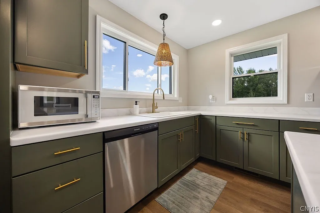 2 bed, 1.0 bath, 1008 sqft, $1,750 — Photo 4