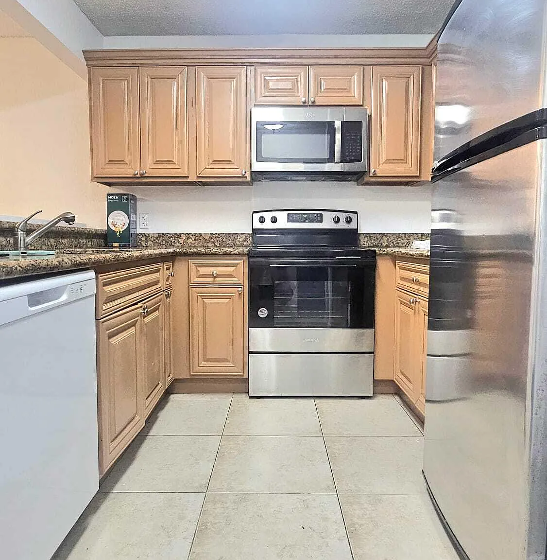 2 bed, 2.0 bath, 950 sqft, $1,899 — Photo 1