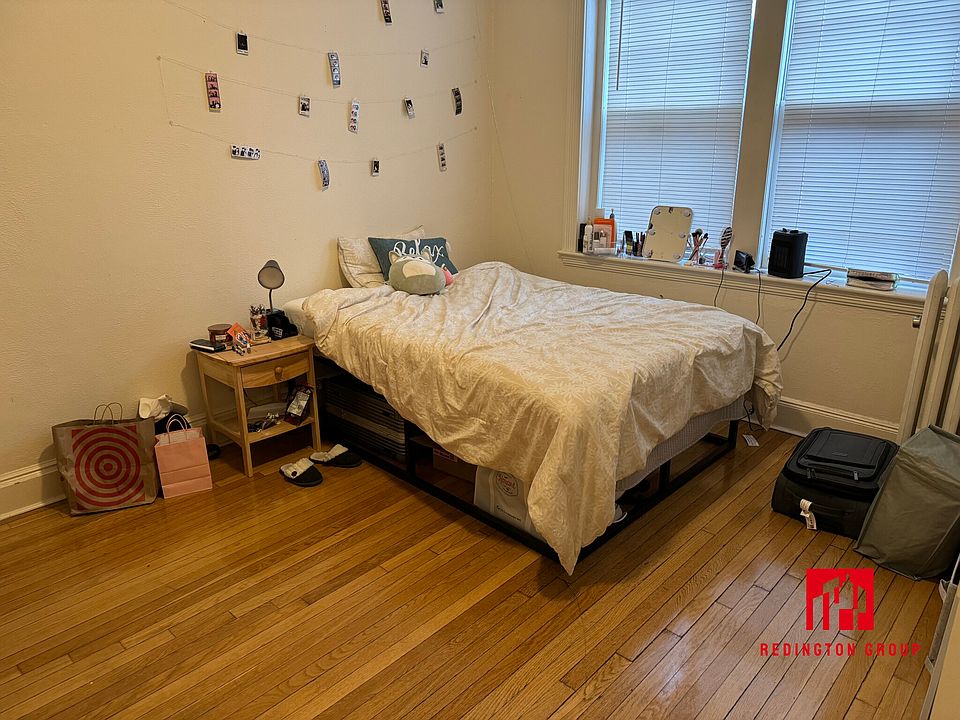 2nd image of 12 Alton Pl #4