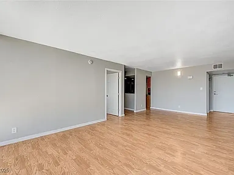 3930 University Center Dr #806 — Photo 14