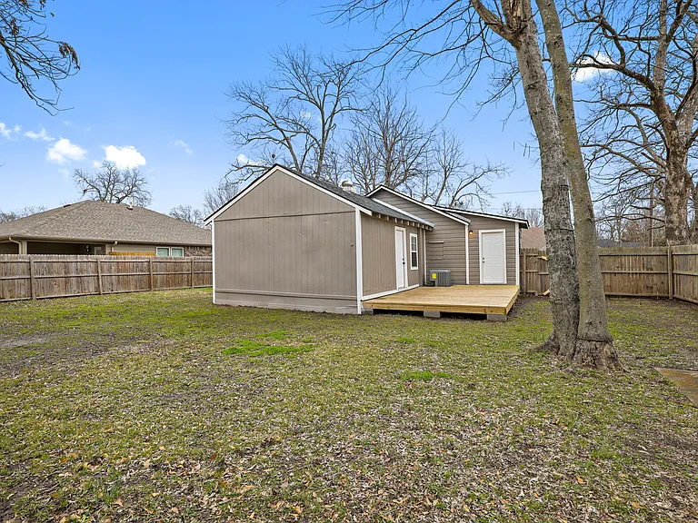 1009 Oak St — Photo 11