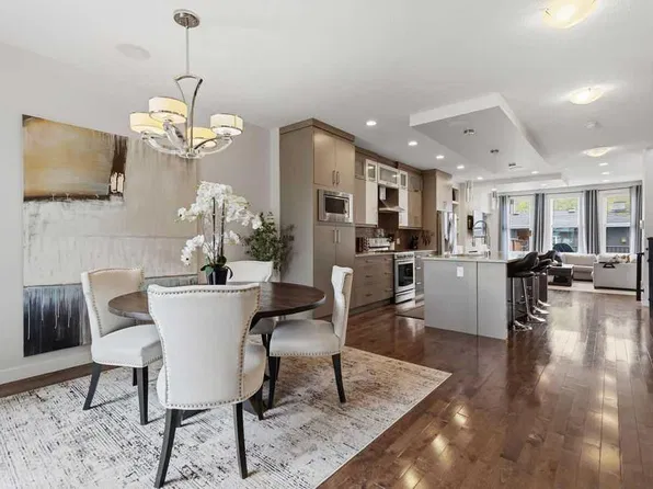 4407 NE 17th Ave NW, Calgary, AB T3B 0N7