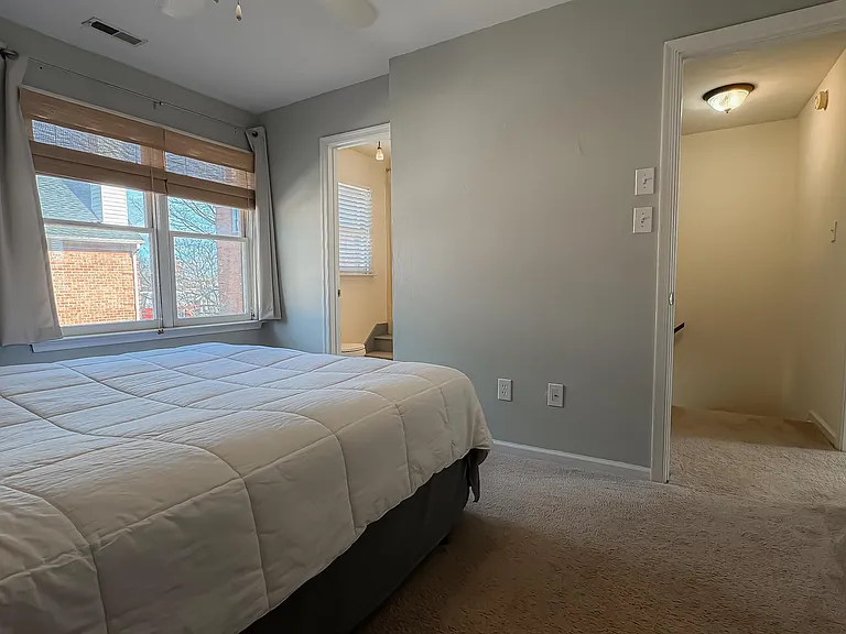 519 W 20th St #302 — Photo 9