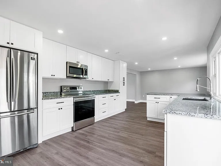 12404 Surrey Circle Dr — Photo 11