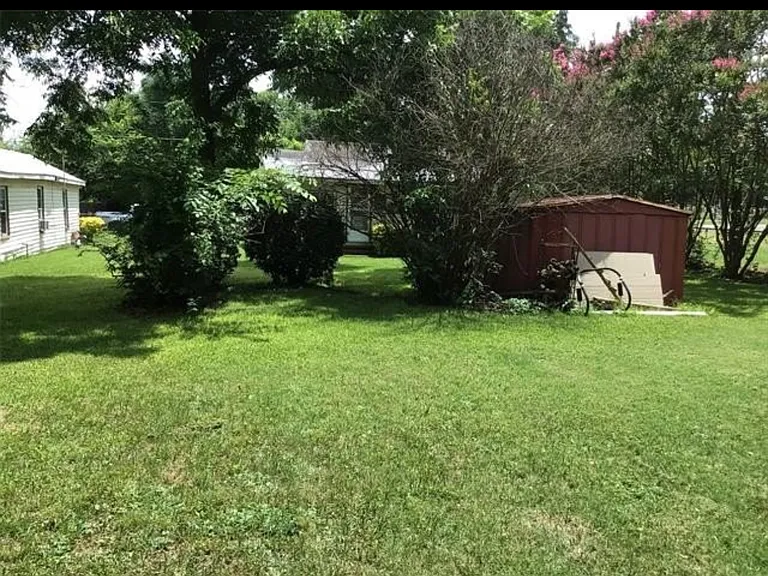 905 E Sycamore St — Photo 12