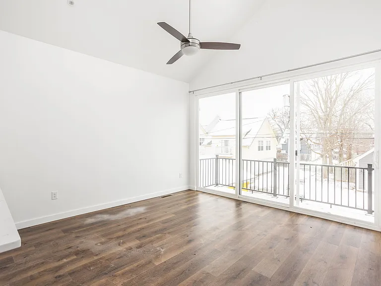 2120.5 Broadway St — Photo 5