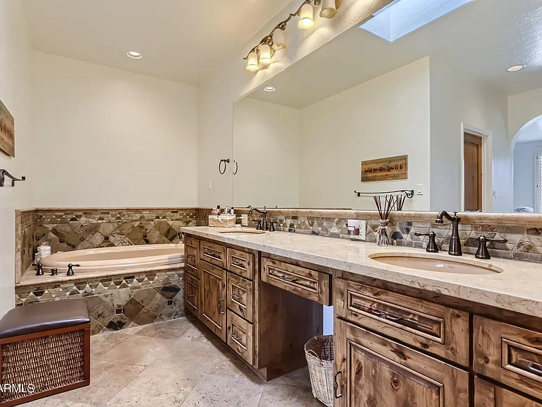 10058 E Cinnabar Ave — Photo 8