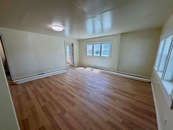 3rd image of 720 17th Ave