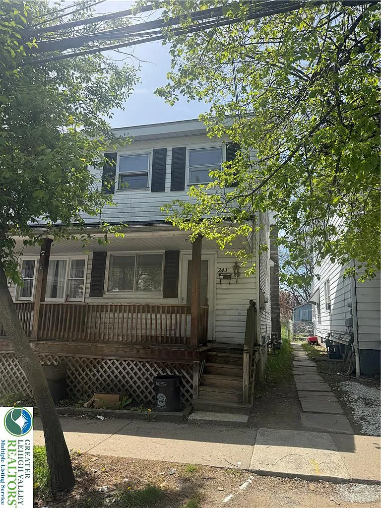 3 bed, 2024 sqft, $1,350 — Photo 1