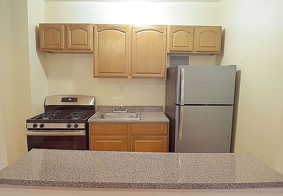 2nd image of 4996 Broadway APT 2K