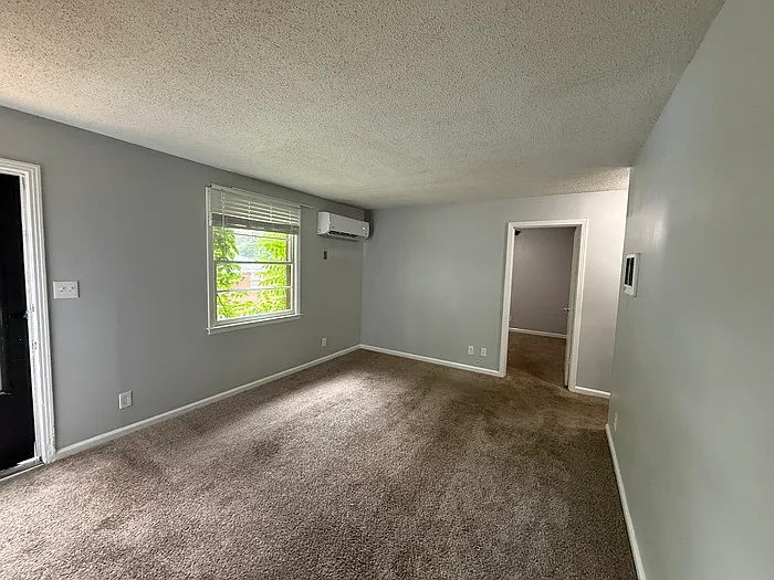 2 bed, 1.0 bath, 760 sqft, $900 — Photo 2