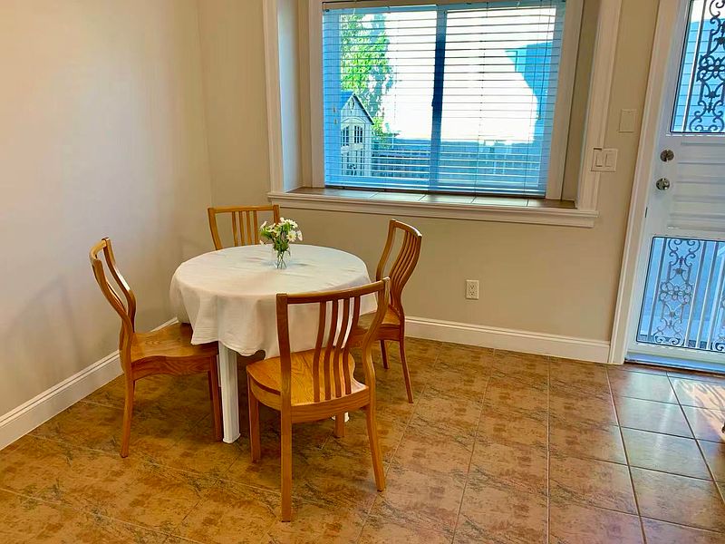 Burnaby House for rent - 2 Bedrooms — photo 2