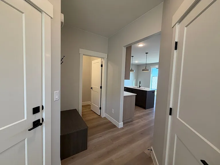 608 E Hemsworth Ln — Photo 4