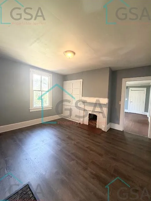 4 bed, $1,200 — Photo 4