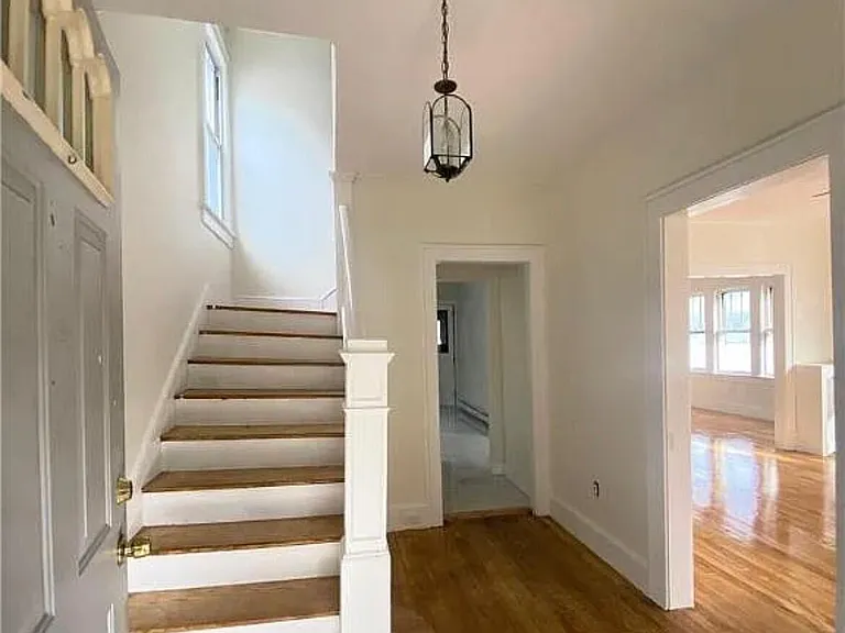 24 Stafford Ave — Photo 2