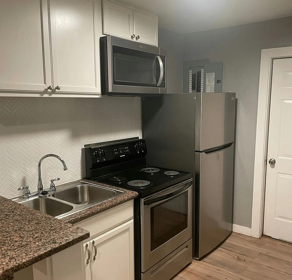 220 East Springer Avenue, Unit 220 E Springer — Photo 2