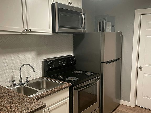 2nd image of 220 E Springer Ave