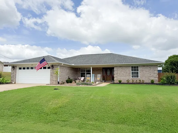 605 W Longview Dr, New Albany, MS 38652