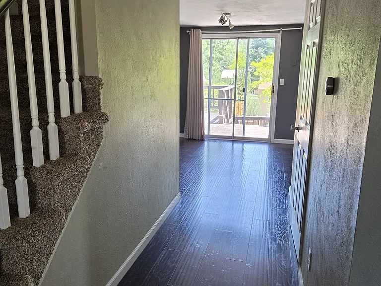 685 Georgetown Ln — Photo 8