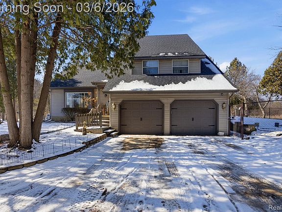 2nd image of 1615 N Five Lakes Rd