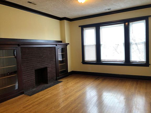 2nd image of 3037 N Milwaukee Ave