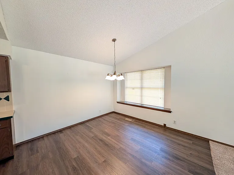 7323 S Canton Ave — Photo 18