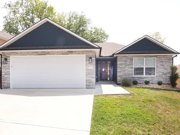 908 Highland St, Pleasant Hill, MO 64080